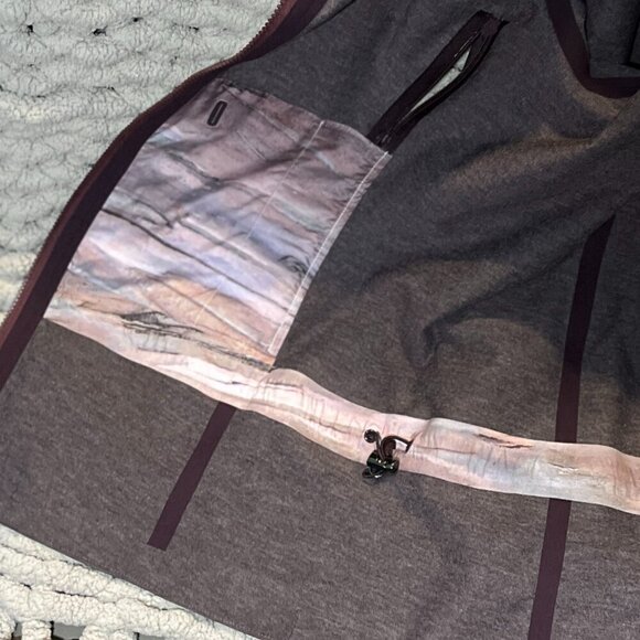 Lululemon The Drizz Lightweight Rain Jacket in Black Cherry Size 4 - Picture 14 of 16